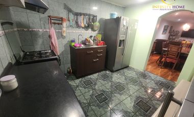 Amplia Casa esquina en Domingo Santa María Renca