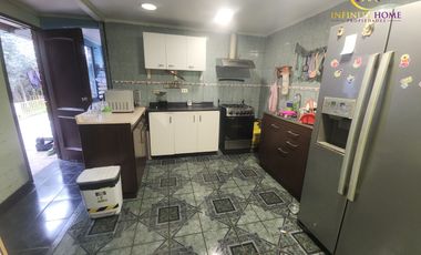 Amplia Casa esquina en Domingo Santa María Renca