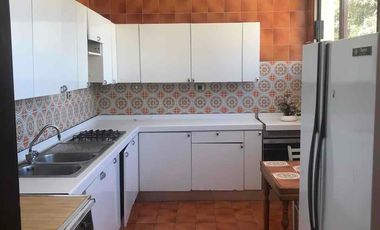 Venta de Casa Amplia, 5 Habitaciones, Bosmediano, Quito, Ecuador