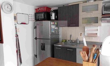 Apto en Urbanización cerrada, sin ascensor, parqueadero privado