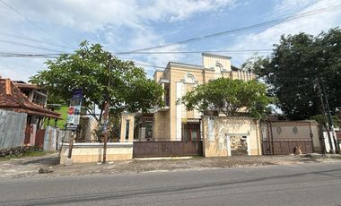 For Rent: 2-Storey House with Parking for 8 Cars in Banguntapan Area