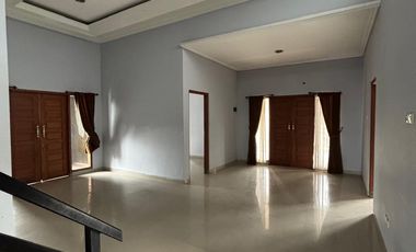 For Rent: 2-Storey House with Parking for 8 Cars in Banguntapan Area