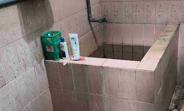 Dijual hitung tanah saja: toko dan rumah bangunan lama, di jalan slamet Riyadi Jember
