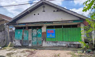 Dijual hitung tanah saja: toko dan rumah bangunan lama, di jalan slamet Riyadi Jember