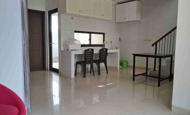 DISEWAKAN RUMAH CANTIK DAN MENARIK DI HOLLAND VILLAGE, HARGA SANGAT MURAH