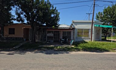 En venta: Casa + Dos locales comerciales