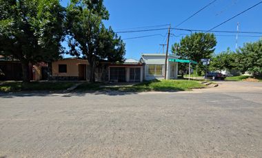 En venta: Casa + Dos locales comerciales