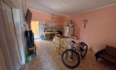 En venta: Casa + Dos locales comerciales