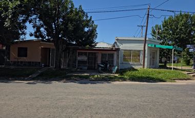 En venta: Casa + Dos locales comerciales