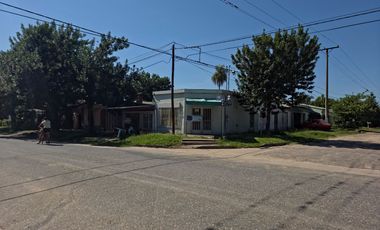 En venta: Casa + Dos locales comerciales