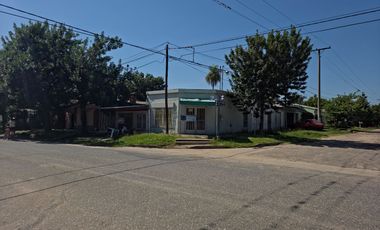 En venta: Casa + Dos locales comerciales