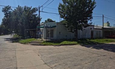 En venta: Casa + Dos locales comerciales