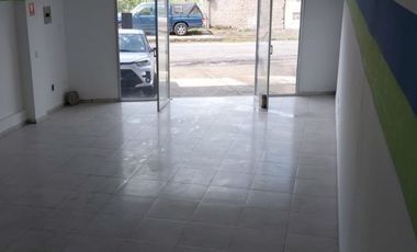 Chillos, Locales comerciales de venta en la principal Avenida de Inchalillo, 120 y 117m2