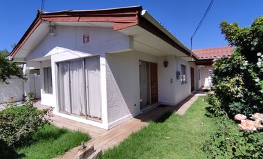 Gran Casa Sólida y Aislada | 4 Dormitorios + Quincho | Barrio Tranquilo