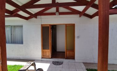 Gran Casa Sólida y Aislada | 4 Dormitorios + Quincho | Barrio Tranquilo