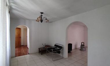 Gran Casa Sólida y Aislada | 4 Dormitorios + Quincho | Barrio Tranquilo
