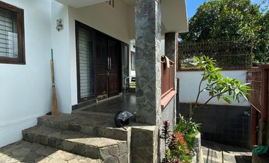 Sewa Rumah Luas Rasa Villa di Padasuka Udara Sejuk Cocok Untuk Hunian Juga Kantor | SW066