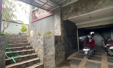 Sewa Rumah Luas Rasa Villa di Padasuka Udara Sejuk Cocok Untuk Hunian Juga Kantor | SW066