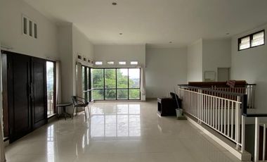 Sewa Rumah Luas Rasa Villa di Padasuka Udara Sejuk Cocok Untuk Hunian Juga Kantor | SW066