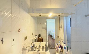 Se vende casa con terreno de 450m2 en condominio de Av. España, Curicó