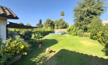 Se vende casa con terreno de 450m2 en condominio de Av. España, Curicó