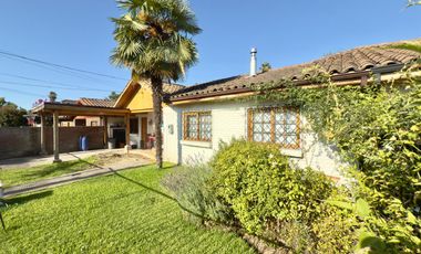 Se vende casa con terreno de 450m2 en condominio de Av. España, Curicó