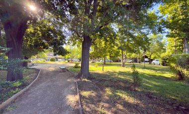 Se vende casa con terreno de 450m2 en condominio de Av. España, Curicó