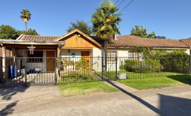 Se vende casa con terreno de 450m2 en condominio de Av. España, Curicó