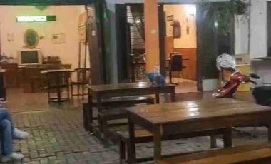 Disewakan rumah atau tanah cocok buat usaha lokasi sangat strategis