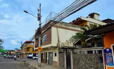 CASA EN VENTA EN PLAZA SAN ANTONIO - PASAJE