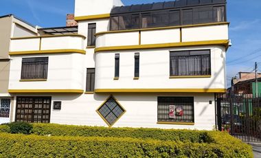 SE ARRIENDA HERMOSA CASA EN EL BARRIO LA MAGNOLIA