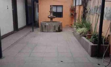 Venta de Amplia casa en calle Carreras Pinto
