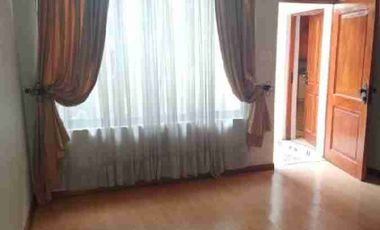 Venta de Amplia casa en calle Carreras Pinto