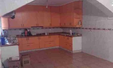 Venta de Amplia casa en calle Carreras Pinto