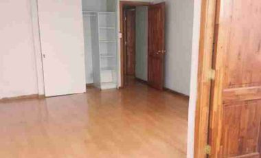 Venta de Amplia casa en calle Carreras Pinto