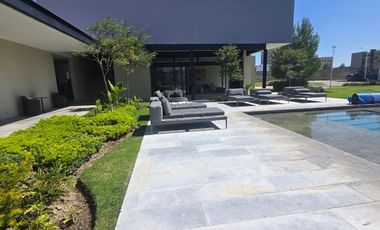 CASA EN VENTA ZONA SOLARES