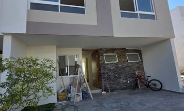 CASA EN VENTA SOLARES RESIDENCIAL