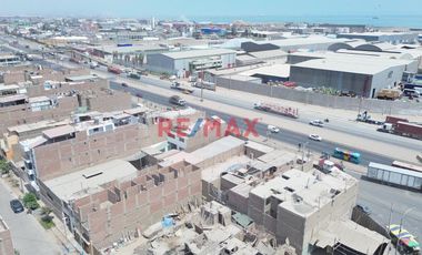 Terreno En Esquina 355M2 En El Corazon De Oquendo