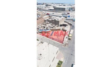 Terreno En Esquina 355M2 En El Corazon De Oquendo