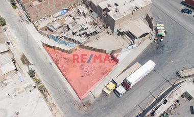 Terreno En Esquina 355M2 En El Corazon De Oquendo