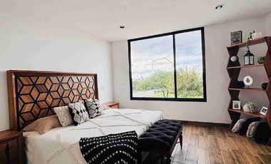 MAYORCA RESIDENCIAL CASA EN VENTA CON RECAMARA Y BAÑO EN PLANTA BAJA Y JARDIN AMPLIO ZONA SUR ESTE LEON