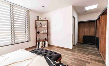 MAYORCA RESIDENCIAL CASA EN VENTA CON RECAMARA Y BAÑO EN PLANTA BAJA Y JARDIN AMPLIO ZONA SUR ESTE LEON