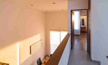 MAYORCA RESIDENCIAL CASA EN VENTA CON RECAMARA Y BAÑO EN PLANTA BAJA Y JARDIN AMPLIO ZONA SUR ESTE LEON
