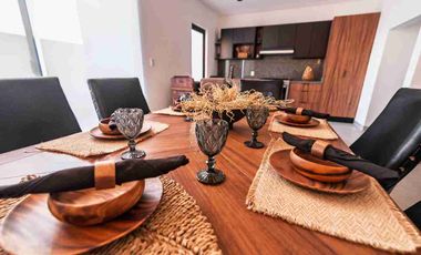 MAYORCA RESIDENCIAL CASA EN VENTA CON RECAMARA Y BAÑO EN PLANTA BAJA Y JARDIN AMPLIO ZONA SUR ESTE LEON