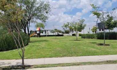 MAYORCA RESIDENCIAL CASA EN VENTA CON RECAMARA Y BAÑO EN PLANTA BAJA Y JARDIN AMPLIO ZONA SUR ESTE LEON