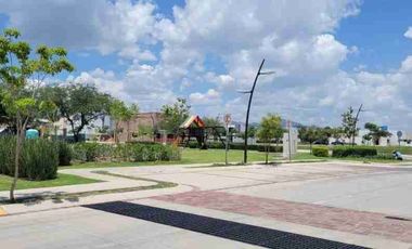 MAYORCA RESIDENCIAL CASA EN VENTA CON RECAMARA Y BAÑO EN PLANTA BAJA Y JARDIN AMPLIO ZONA SUR ESTE LEON