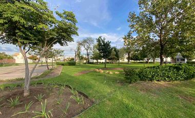 MAYORCA RESIDENCIAL CASA EN VENTA CON RECAMARA Y BAÑO EN PLANTA BAJA Y JARDIN AMPLIO ZONA SUR ESTE LEON
