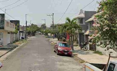 SE VENDE CASA EN VERACRUZ LISTA PARA ENTREGAR.5 HABITACIONES