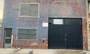 VENDO GALPON CON DEPARTAMENTO DE 1 DORM. POSIBILIDAD DE PERMUTA EN PARTE DE PAGO.