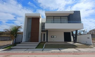 CASA EN VENTA EN RESIDENCIAL LAS OLAS EN LA RIVIERA VERACRUZANA